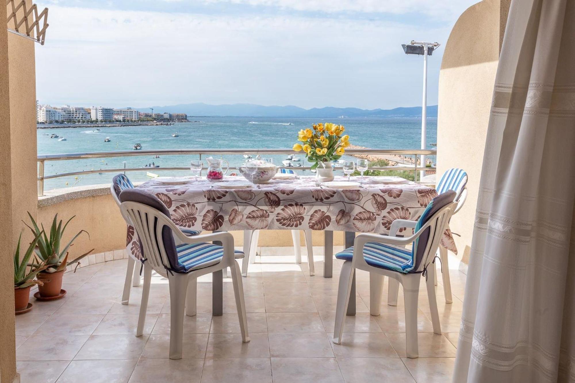 Passeig Del Mar Apartment L' Escala Bagian luar foto