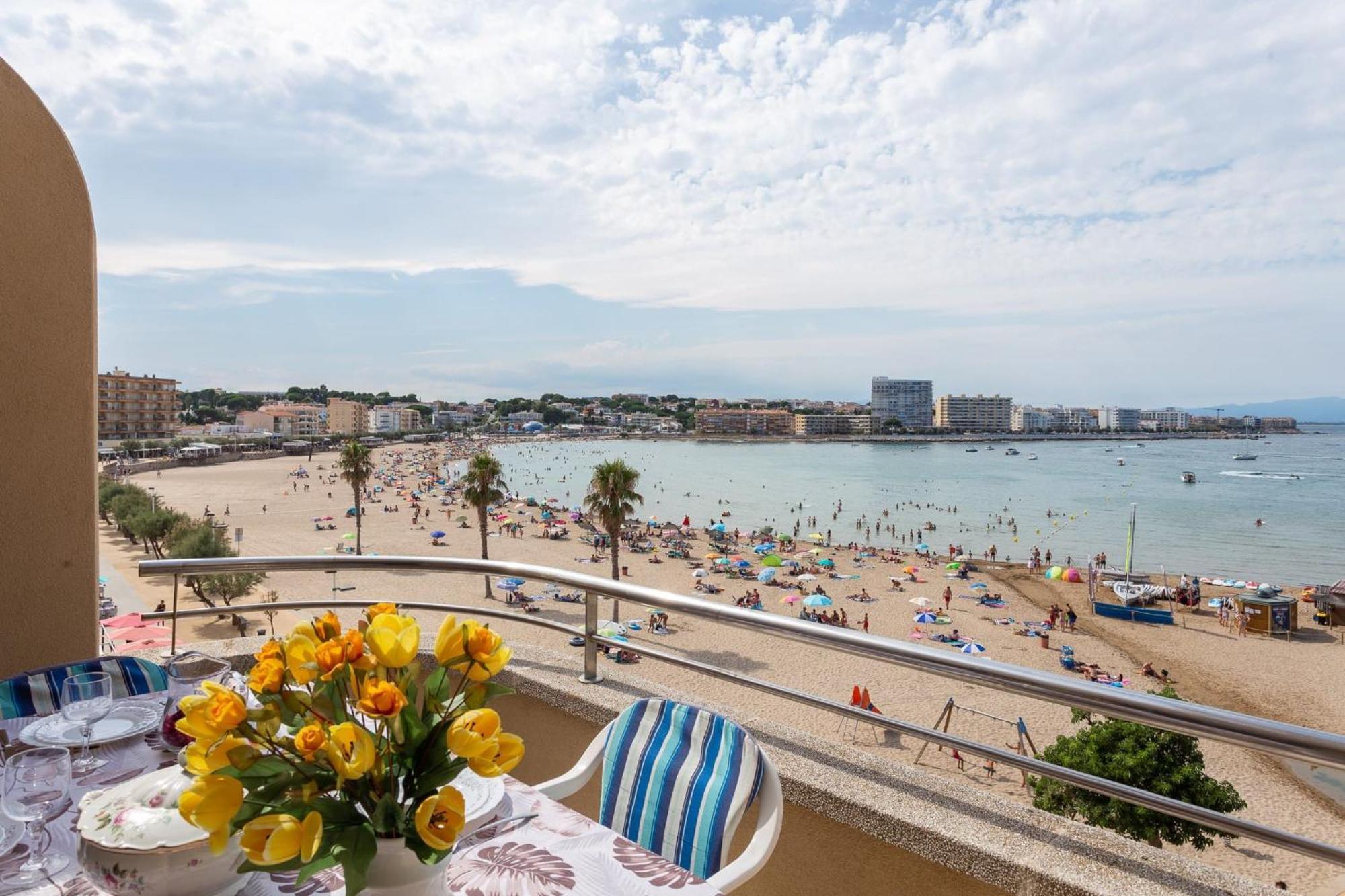Passeig Del Mar Apartment L' Escala Bagian luar foto
